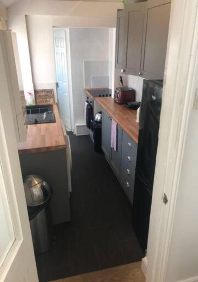 4 Bedroom House For Corporate Stays In Кетеринг Экстерьер фото
